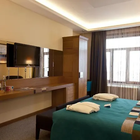 Collage Cihangir 33 Apartmanhotel