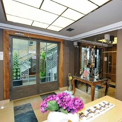Collage Cihangir 33 Apartmanhotel Isztambul