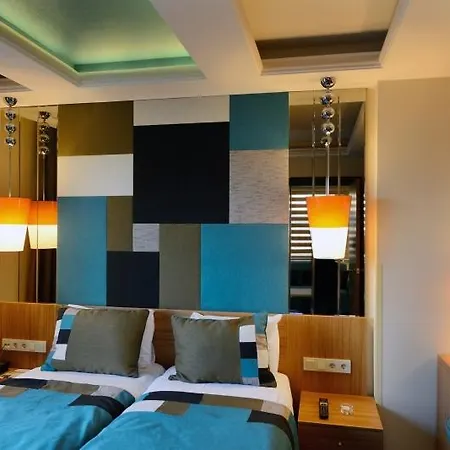 Aparthotel Collage Cihangir 33 4*
